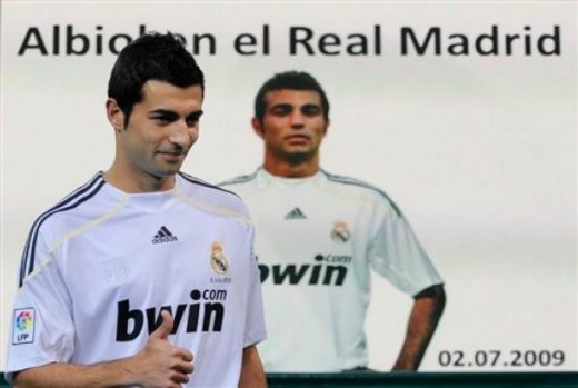 VIDEO: Cel mai bun fundas din fotbalul spaniol, Raul Albiol, prezentat la Real!_8