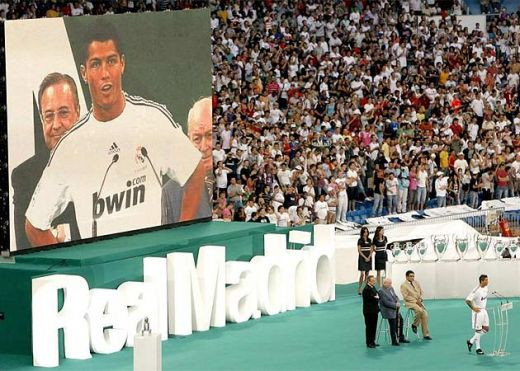 VIDEO / Prezentarea GALACTICA a lui Ronaldo la Real!_32