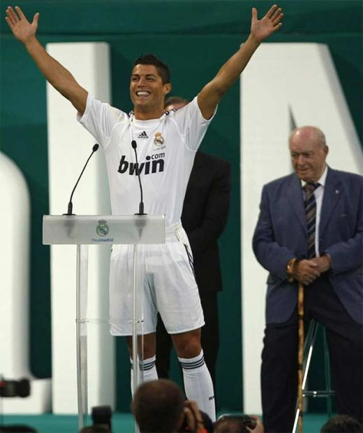 VIDEO / Prezentarea GALACTICA a lui Ronaldo la Real!_42