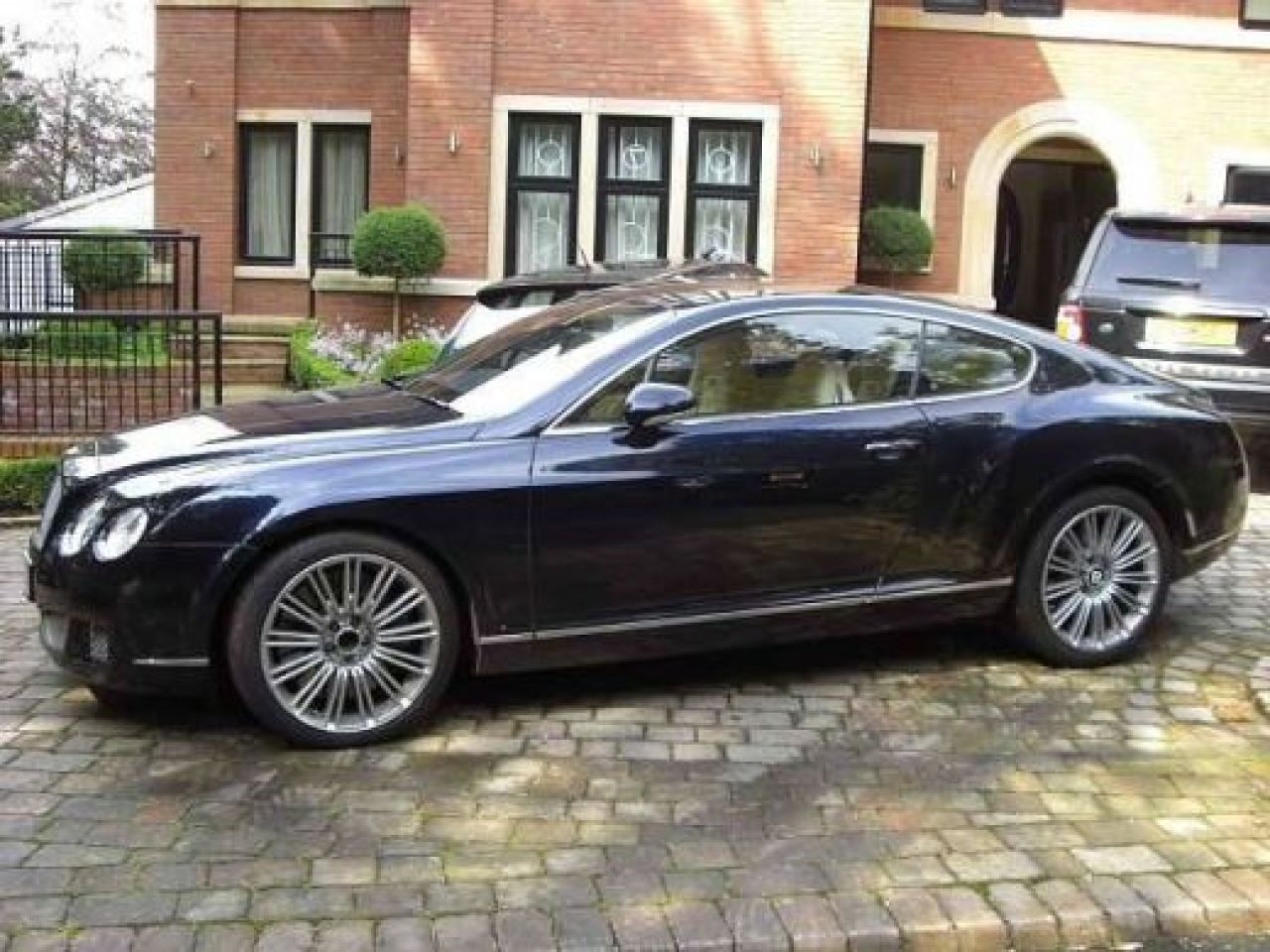 FOTO: Cristiano Ronaldo si-a scos la vanzare super-masinile pe internet!_4