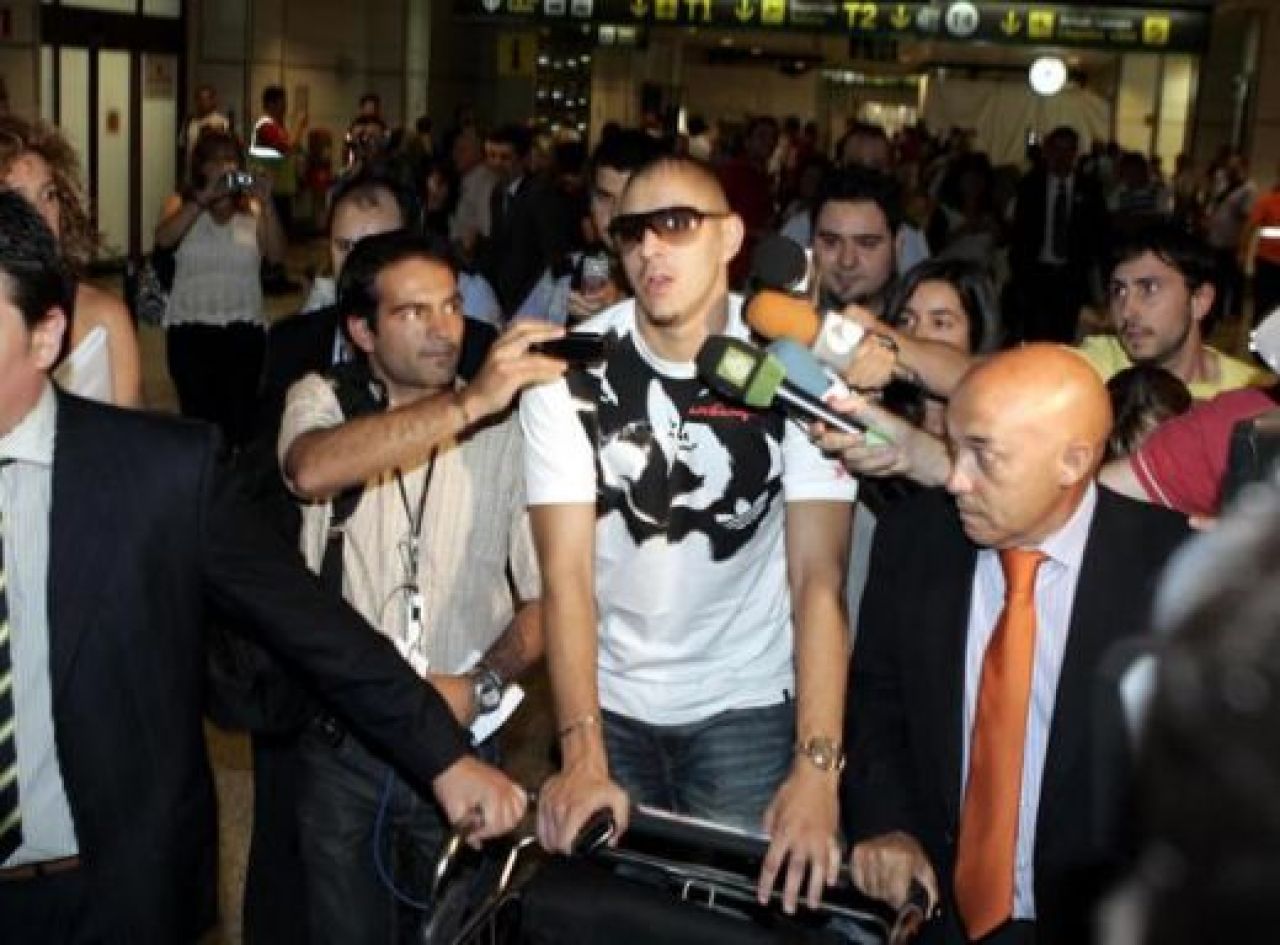 Inca un galactic: Benzema a fost prezentat la Real!_9
