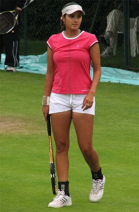 2 barbati se afla in arest dupa ce au cerut-o de nevasta pe Sania Mirza la casa acesteia!_7
