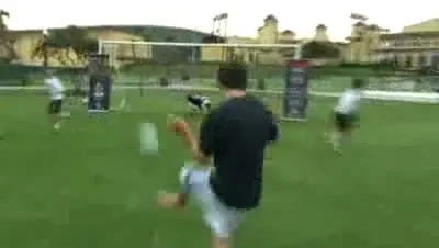 VIDEO&nbsp;Messi i-a dat gol si lui Mickey Mouse! :)