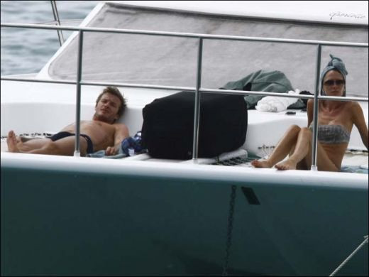 FOTO: David si Victoria Beckham fac plaja pe un yacht, in Oceanul Indian!