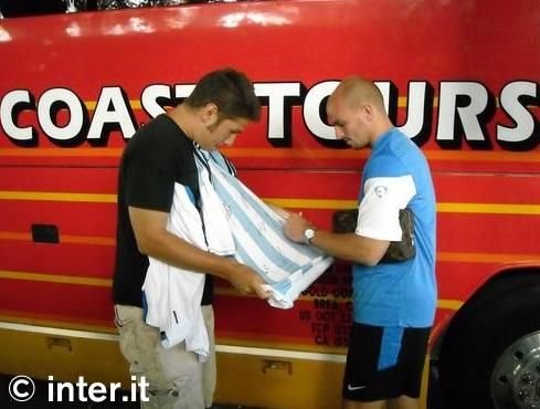 FOTO: Chivu si jucatorii lui Inter, langa cea mai frumoasa femeie din istorie!_8