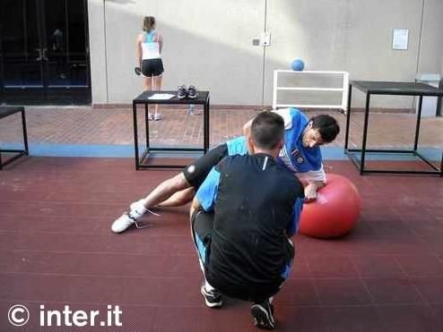 FOTO: Chivu si jucatorii lui Inter, langa cea mai frumoasa femeie din istorie!_7