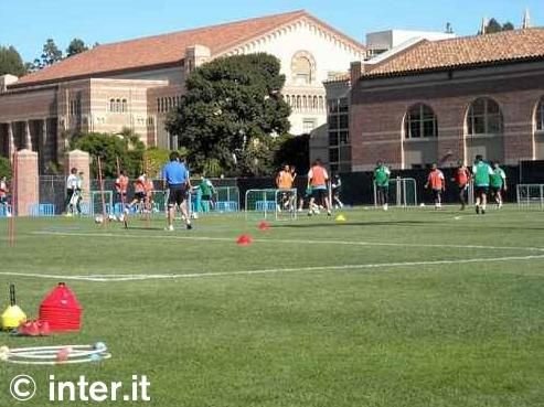 FOTO: Chivu si jucatorii lui Inter, langa cea mai frumoasa femeie din istorie!_16