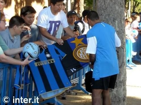 FOTO: Chivu si jucatorii lui Inter, langa cea mai frumoasa femeie din istorie!_19