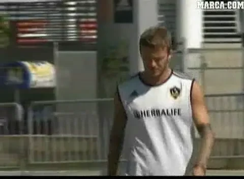 Becks a refuzat-o pe Angelina Jolie din dragoste pentru Victoria! Vezi ultimul tatuaj: