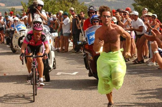 Impuscaturi si o spectatoare ucisa in Turul Frantei!_2