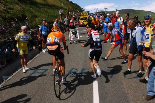 Impuscaturi si o spectatoare ucisa in Turul Frantei!_4