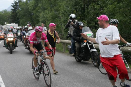 Impuscaturi si o spectatoare ucisa in Turul Frantei!_8