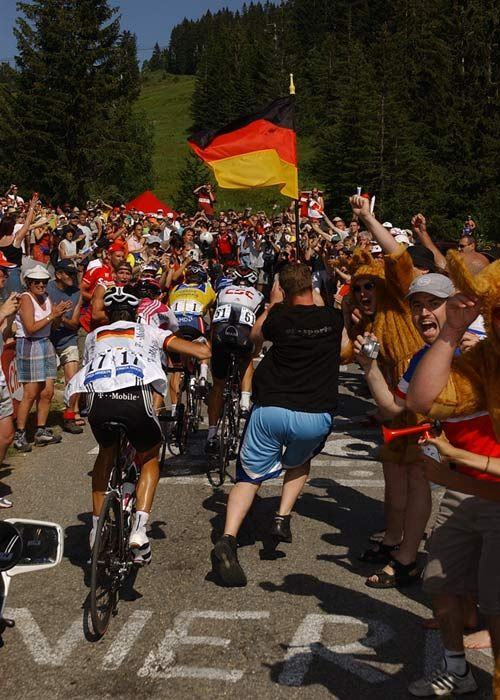 Impuscaturi si o spectatoare ucisa in Turul Frantei!_9