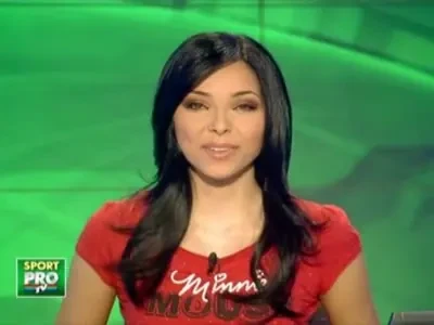 Imblanziti de Cheeky Girls! Vezi cum spala, gatesc si mulg vacile durii Morosanu si Iftimoaie: