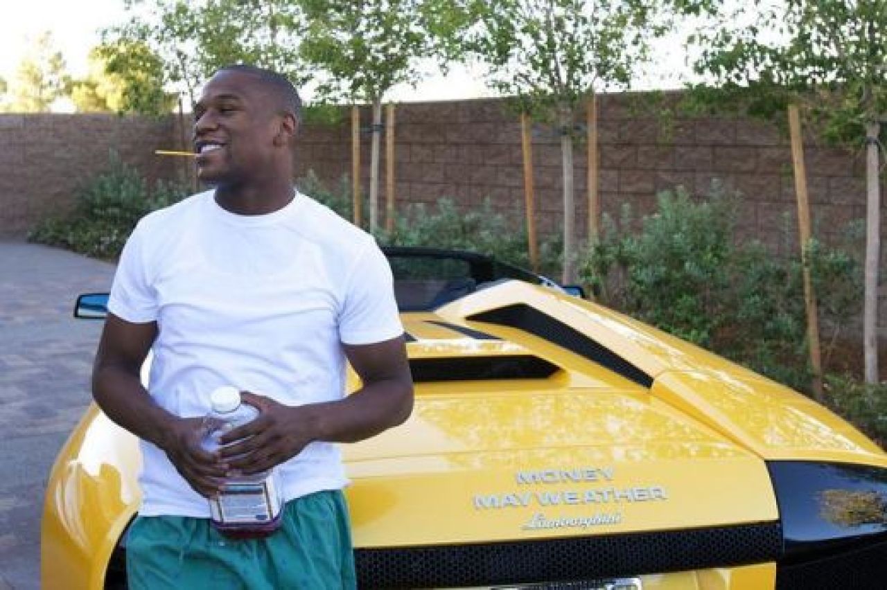 FOTO! Vezi cum arata REGATUL de 9 milioane de dolari al lui Mayweather_9