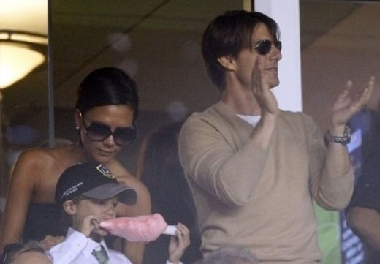 FOTO + VIDEO: David Beckham, alungat de fani sub ochii sotiei si ai lui Tom Cruise!_6