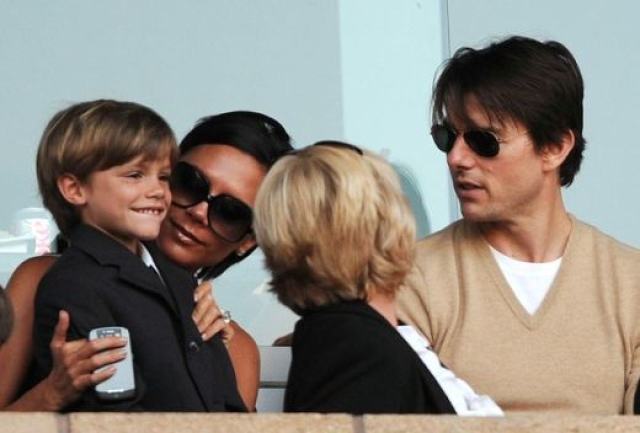 FOTO + VIDEO: David Beckham, alungat de fani sub ochii sotiei si ai lui Tom Cruise!_7