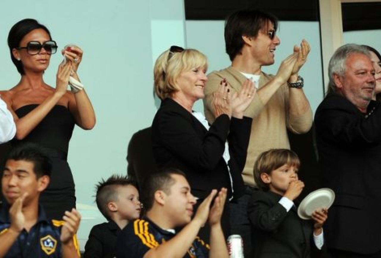 FOTO + VIDEO: David Beckham, alungat de fani sub ochii sotiei si ai lui Tom Cruise!_10