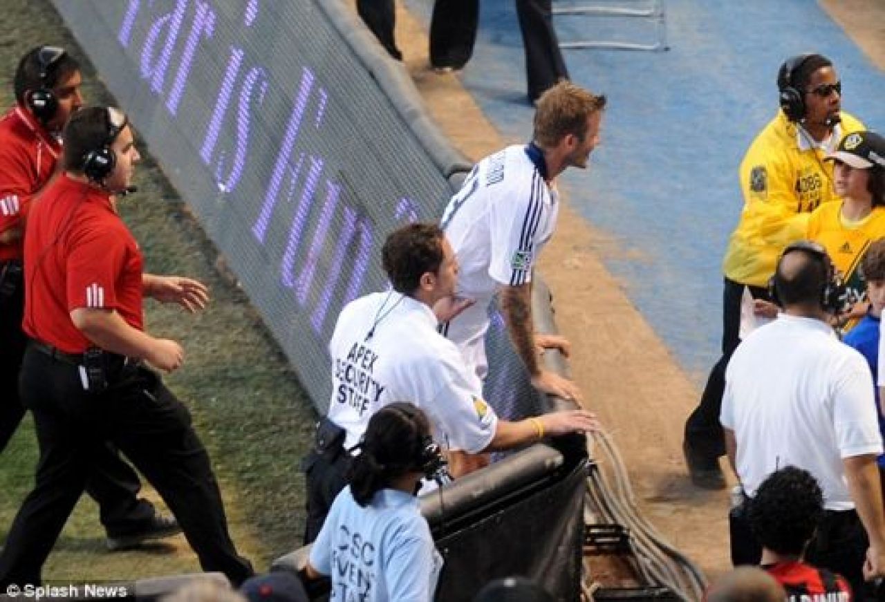 FOTO + VIDEO: David Beckham, alungat de fani sub ochii sotiei si ai lui Tom Cruise!_14