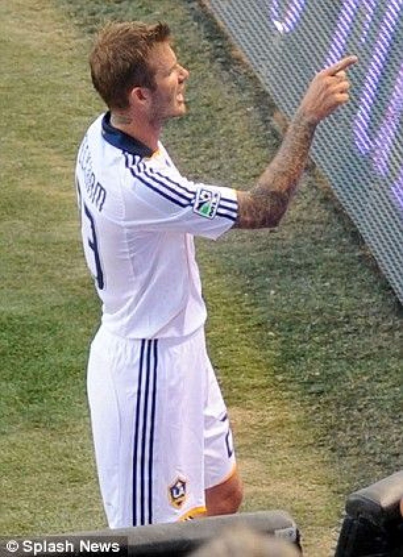 FOTO + VIDEO: David Beckham, alungat de fani sub ochii sotiei si ai lui Tom Cruise!_13