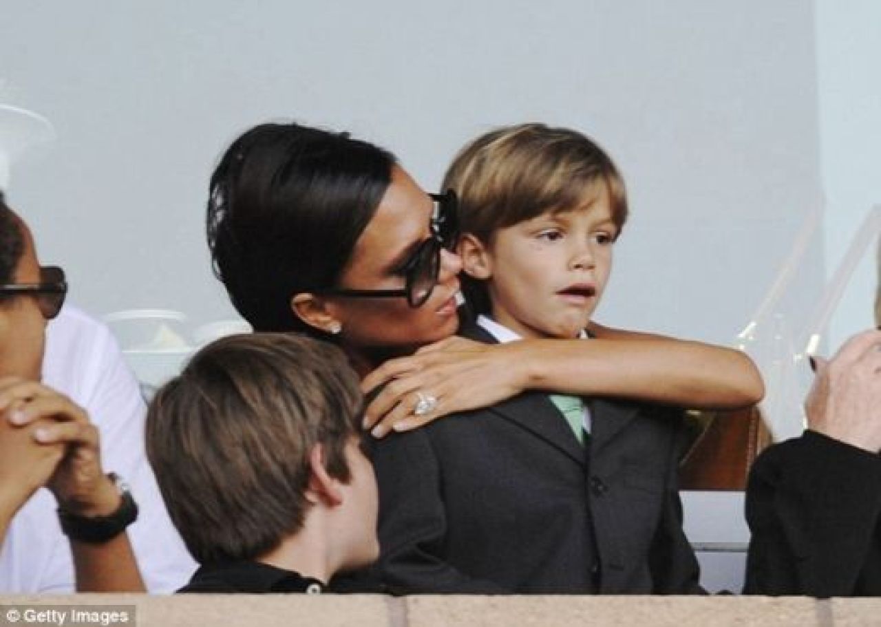 FOTO + VIDEO: David Beckham, alungat de fani sub ochii sotiei si ai lui Tom Cruise!_21