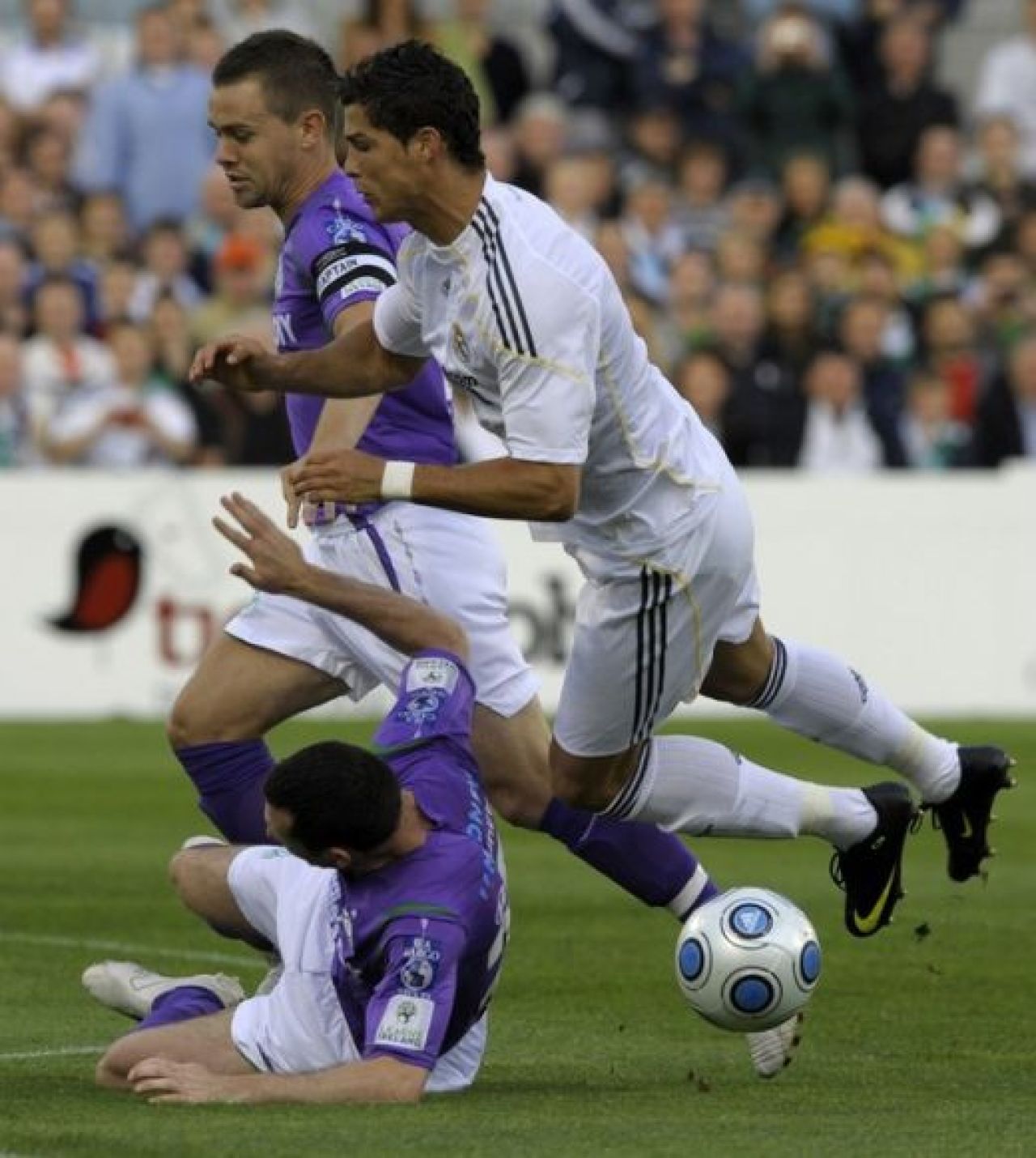 VIDEO: Cr. Ronaldo HUIDUIT la debut, Benzema a marcat: Shamrock 0-1 Real!_5