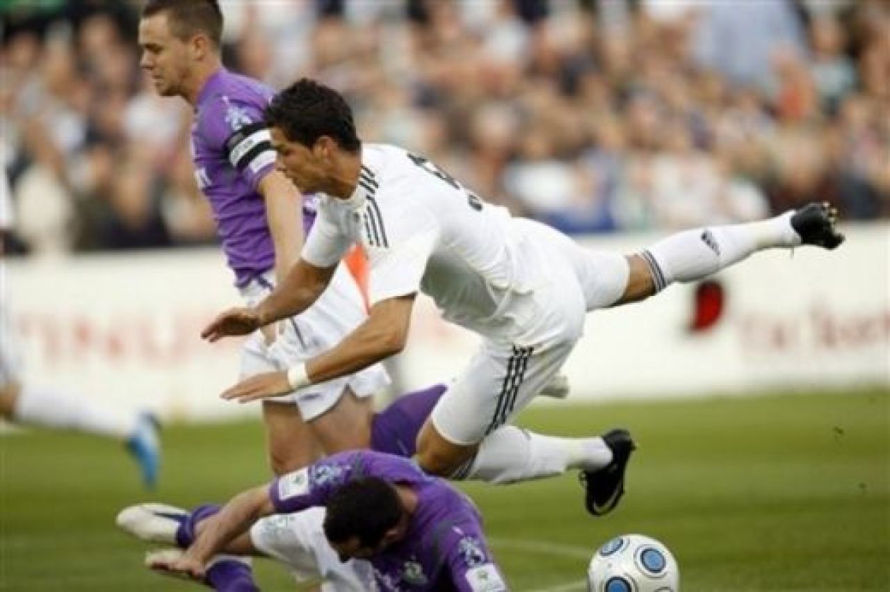 VIDEO: Cr. Ronaldo HUIDUIT la debut, Benzema a marcat: Shamrock 0-1 Real!_7