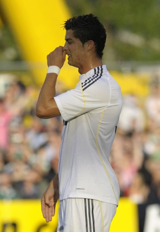 VIDEO: Cr. Ronaldo HUIDUIT la debut, Benzema a marcat: Shamrock 0-1 Real!_12