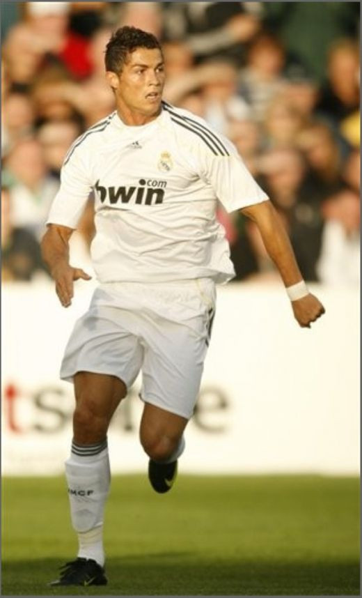 VIDEO: Cr. Ronaldo HUIDUIT la debut, Benzema a marcat: Shamrock 0-1 Real!_24