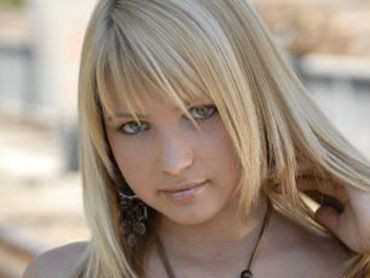 Miss Universe Romania 2009 isi prezinta masina la ProMotor!_4