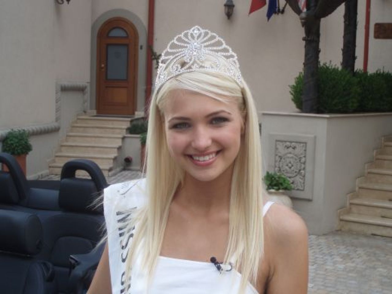 Miss Universe Romania 2009 isi prezinta masina la ProMotor!_8