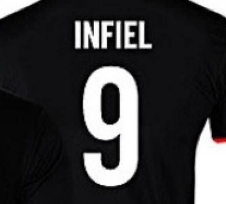 Ronaldo acuzat de tradare: Vezi ce tricou i-au facut fanii lui Flamengo!_4