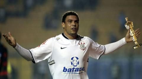 Ronaldo acuzat de tradare: Vezi ce tricou i-au facut fanii lui Flamengo!_5