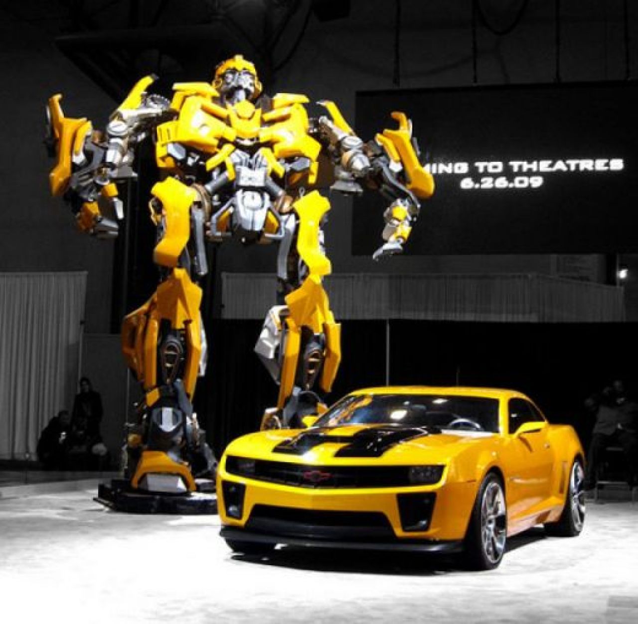 Megan Fox prezinta Chevrolet Camaro Transformers Special Edition!_15