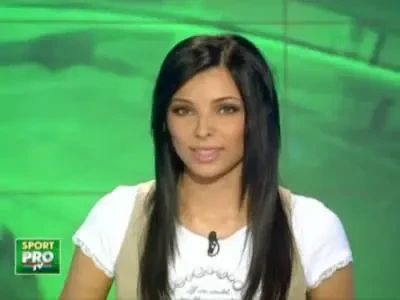 SUPER IMAGINI! Iubita lui Cristi Tanase umbla fara sutien!