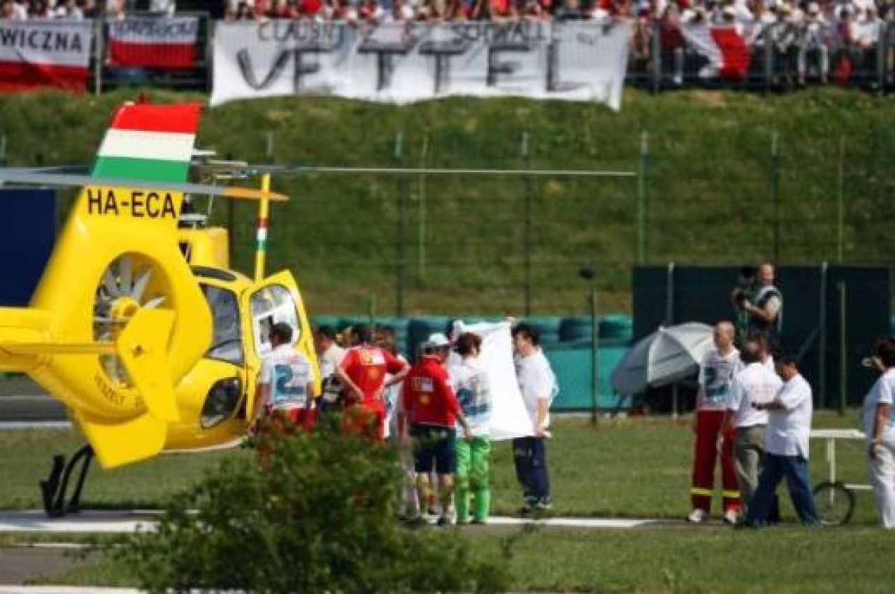 Massa isi revine: