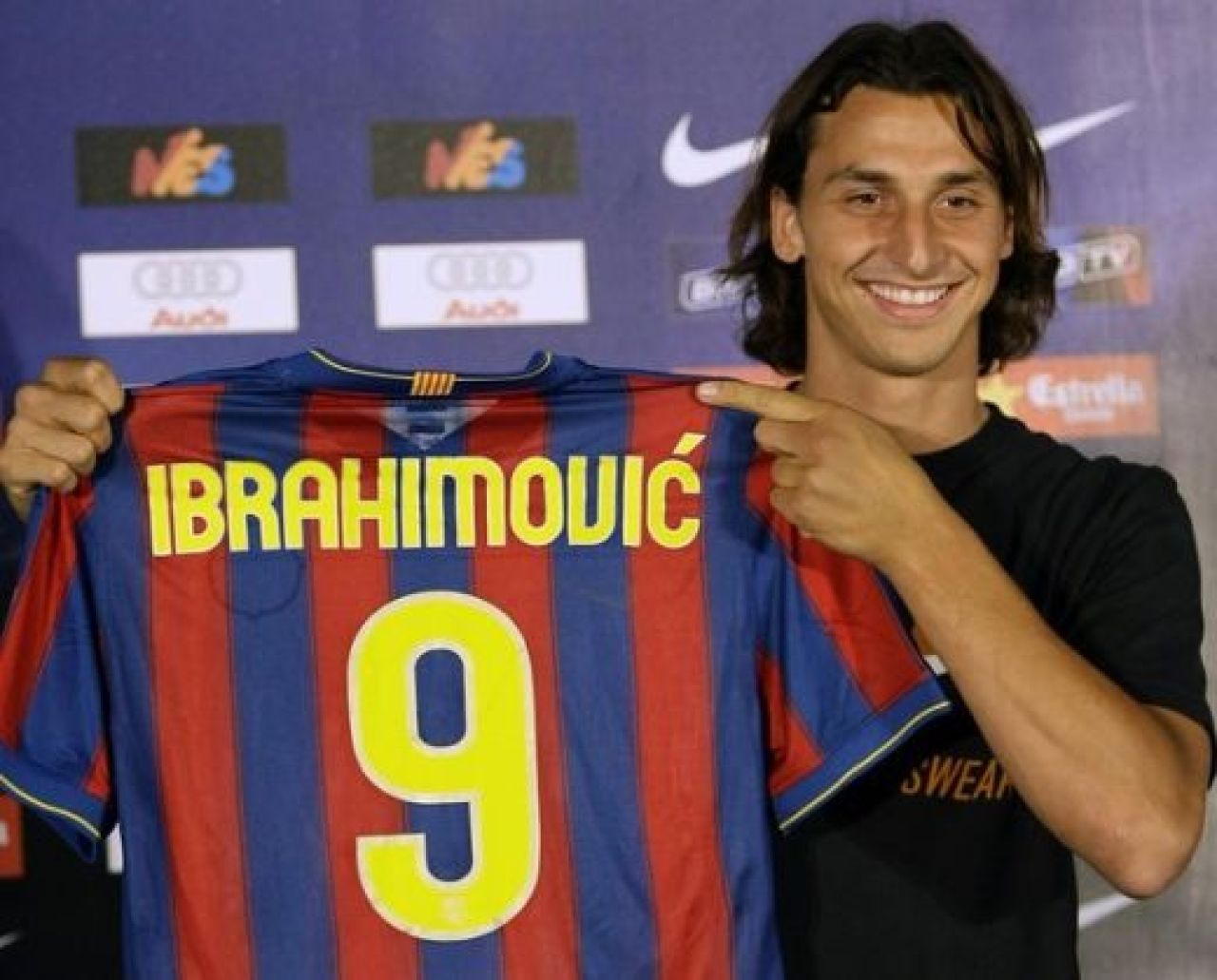 VIDEO: Ibrahimovic, prezentat in fata a 50.000 de fani la Barcelona! Vezi aici ce jonglerii a facut!_2