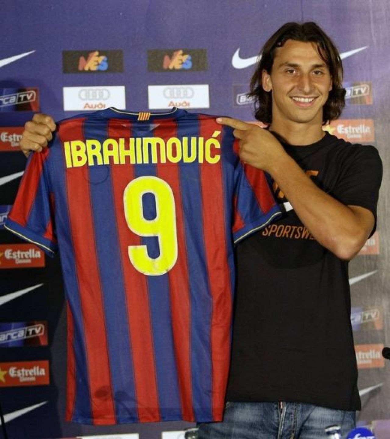 VIDEO: Ibrahimovic, prezentat in fata a 50.000 de fani la Barcelona! Vezi aici ce jonglerii a facut!_4