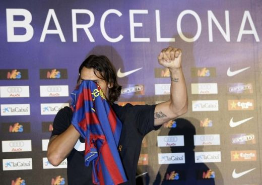 VIDEO: Ibrahimovic, prezentat in fata a 50.000 de fani la Barcelona! Vezi aici ce jonglerii a facut!_10