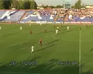 VIDEO / Cum sa dai gol cand vrei doar sa scapi de minge!