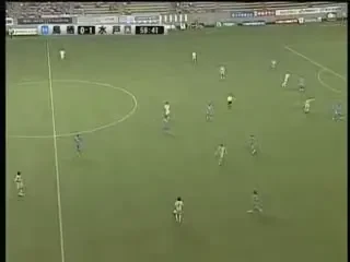 VIDEO / Un arbitru impiedicat a oferit cadou un gol pe cinste!