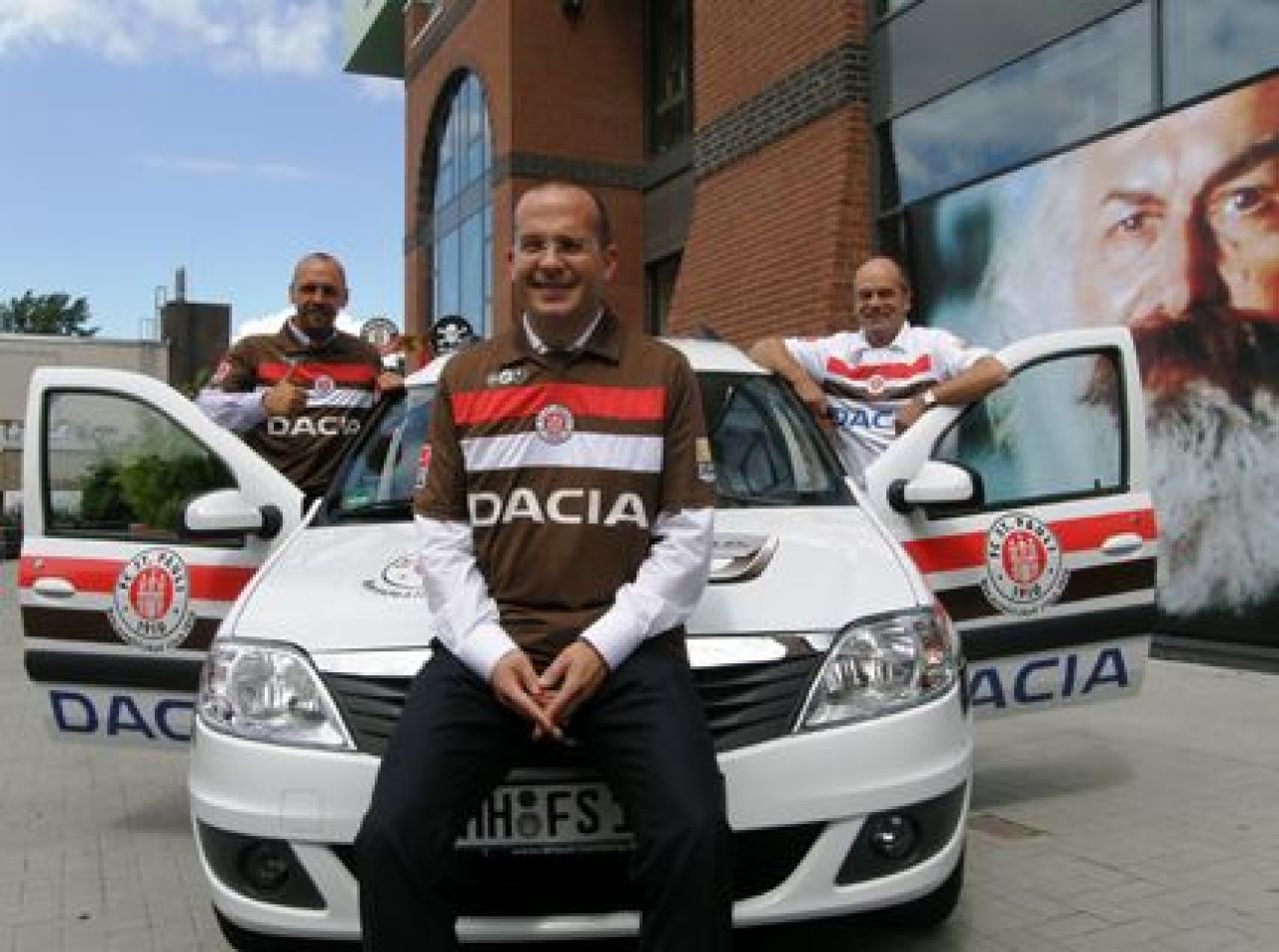 Dacia mai sponsorizeaza o echipa!_3