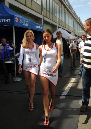 SUPER FOTO: Fete si motoare - combinatia perfecta! Vezi pozele zilei_11