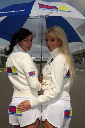 SUPER FOTO: Fete si motoare - combinatia perfecta! Vezi pozele zilei_20