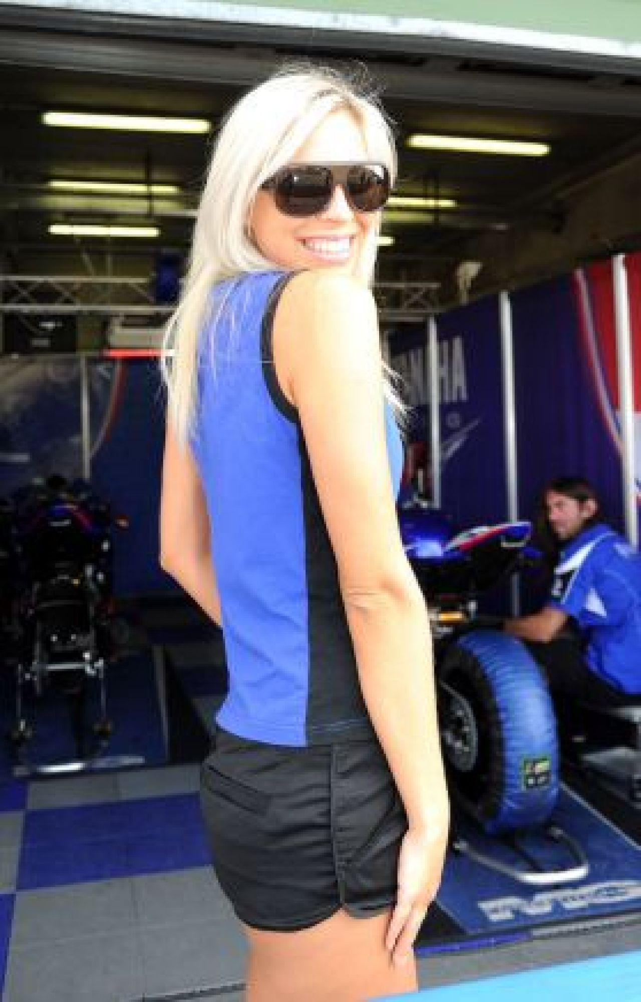 SUPER FOTO: Fete si motoare - combinatia perfecta! Vezi pozele zilei_28
