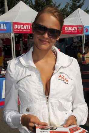 SUPER FOTO: Fete si motoare - combinatia perfecta! Vezi pozele zilei_31