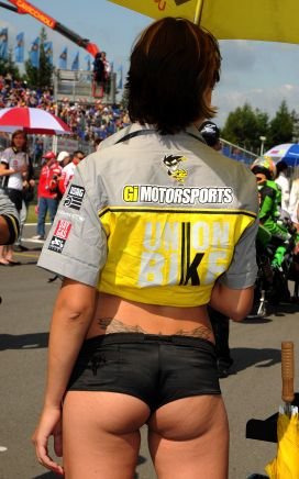SUPER FOTO: Fete si motoare - combinatia perfecta! Vezi pozele zilei_42
