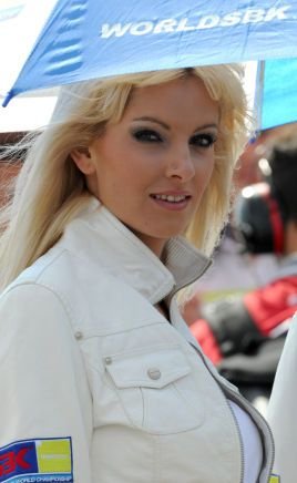 SUPER FOTO: Fete si motoare - combinatia perfecta! Vezi pozele zilei_41