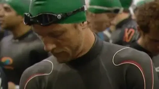 Pilot de triatlon!&nbsp;VEZI&nbsp;cum a terminat Button 1,5 km inot, 40 km bicileta si 10 km alergare!