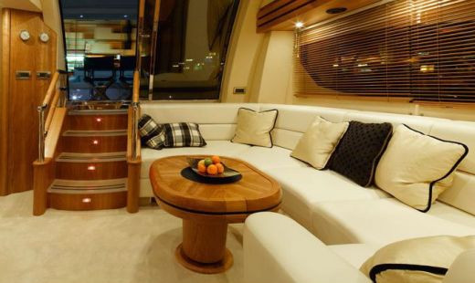 OFERTA VERII: Cumperi un iaht, primesti un Bentley!_3